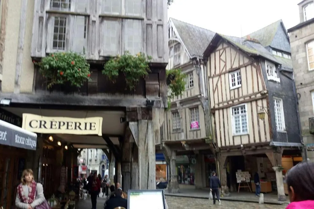 Maison Pres De La Rance Dans Un Village Taden