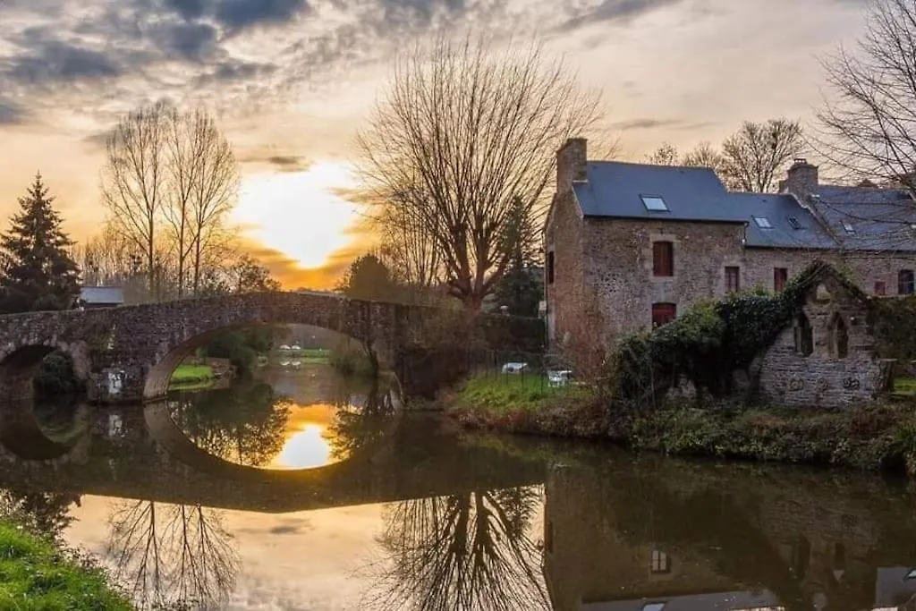 Maison Pres De La Rance Dans Un Village Taden Holiday home