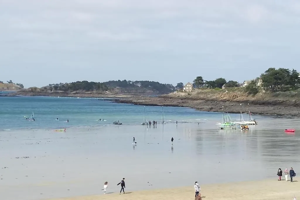 Maison Pres De La Rance Dans Un Village Taden Holiday home