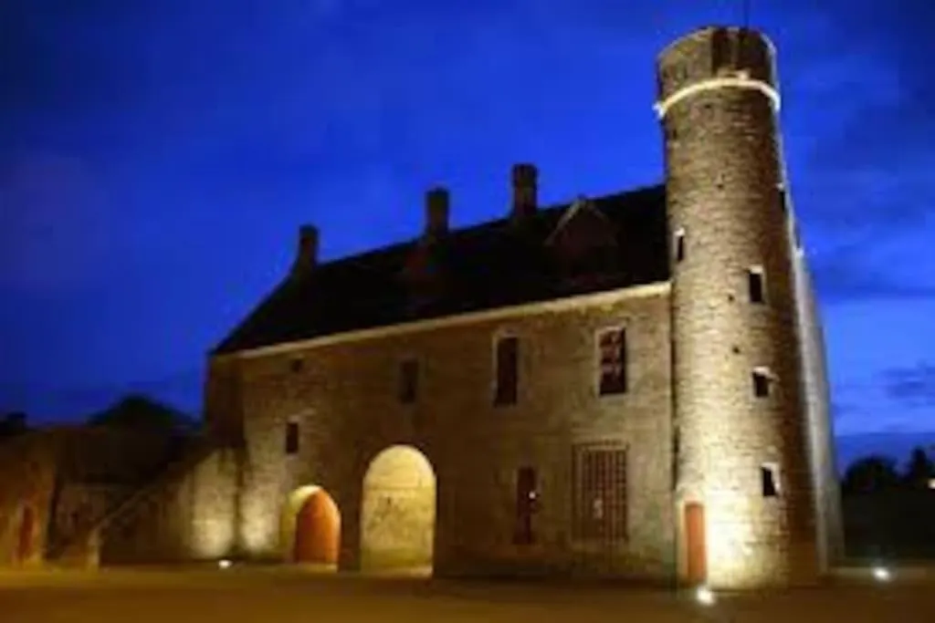 Holiday home Maison Pres De La Rance Dans Un Village Taden