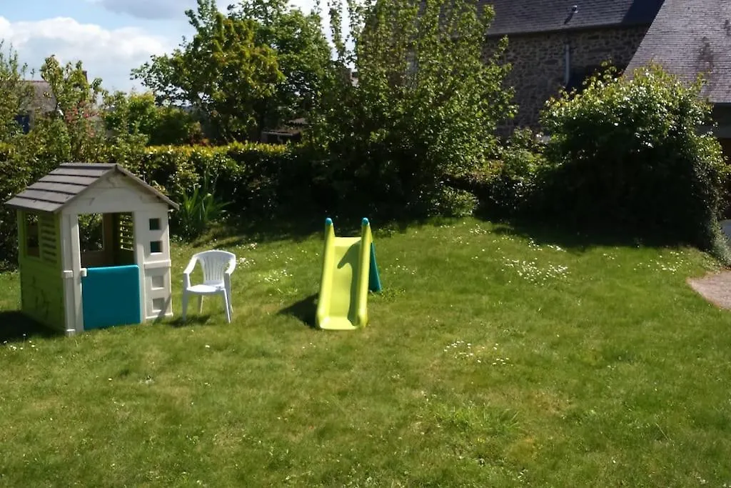 Holiday home Maison Pres De La Rance Dans Un Village Taden