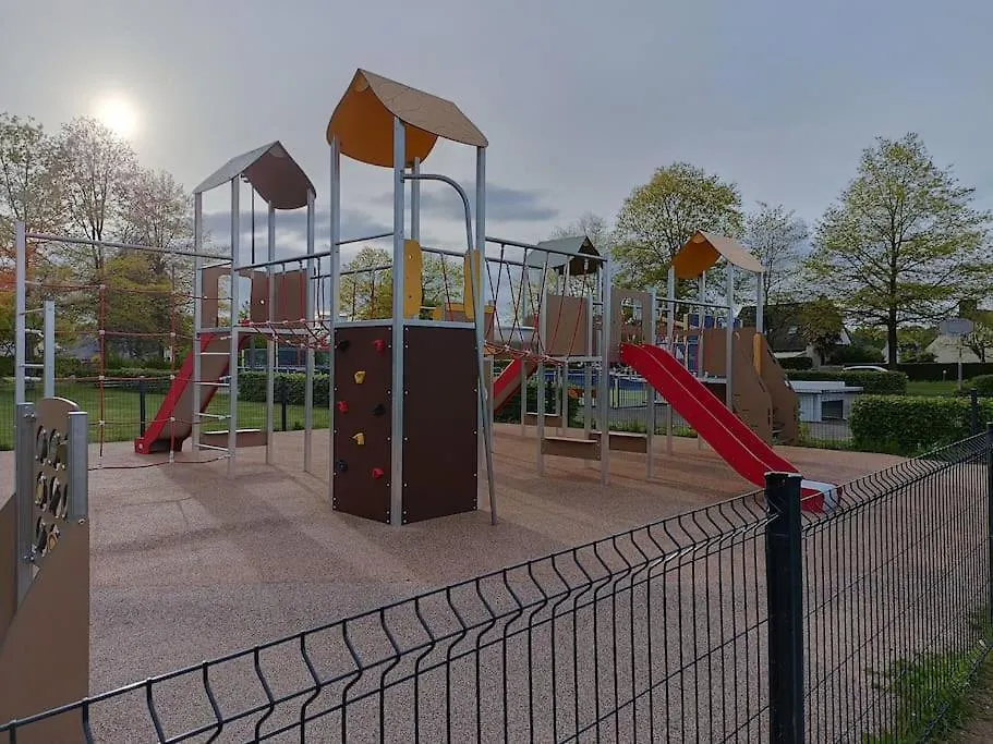 Maison Pres De La Rance Dans Un Village Taden 0*,  France