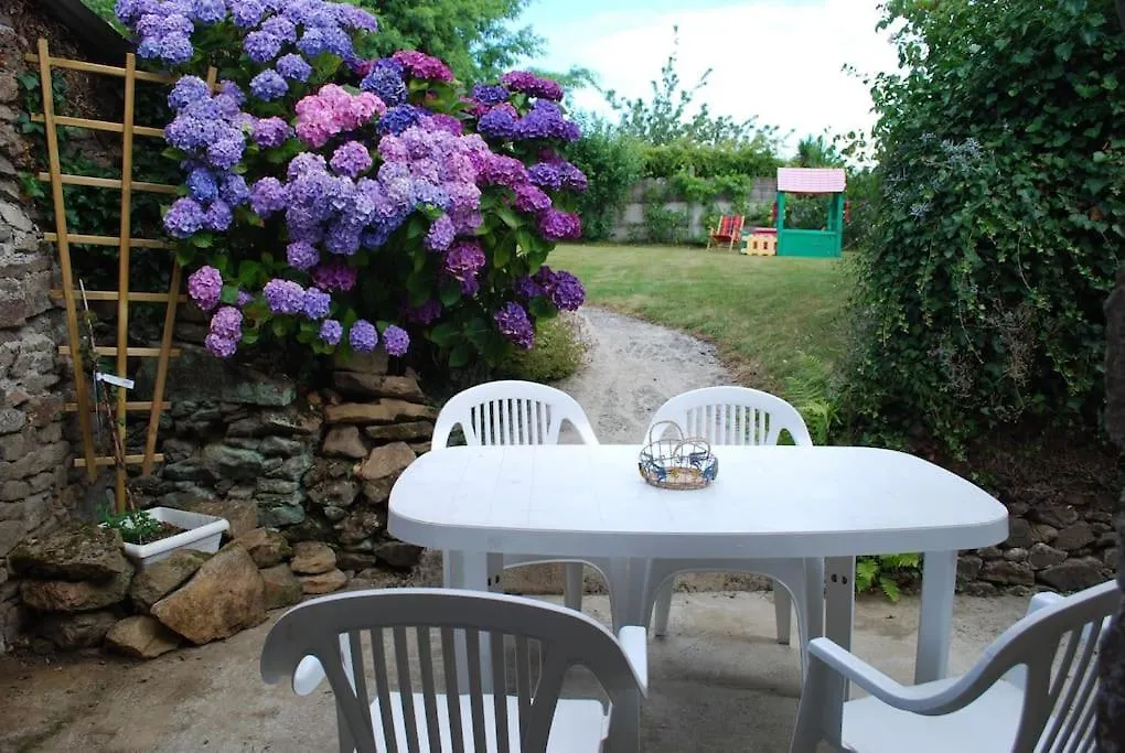Maison Pres De La Rance Dans Un Village Taden