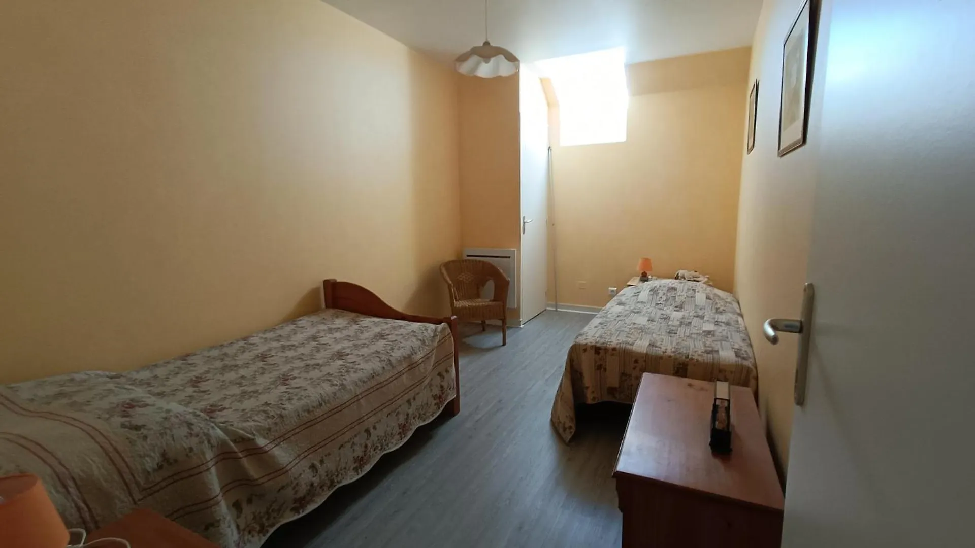 Maison Pres De La Rance Dans Un Village Taden 0*,  France