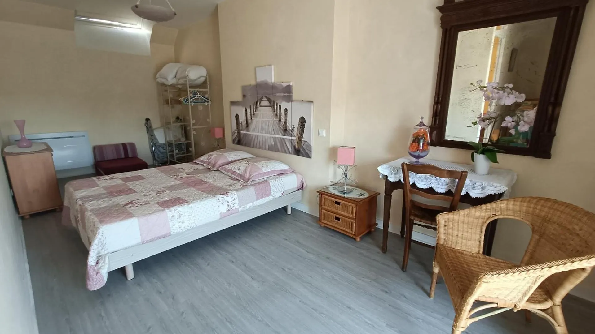 Maison Pres De La Rance Dans Un Village Taden France
