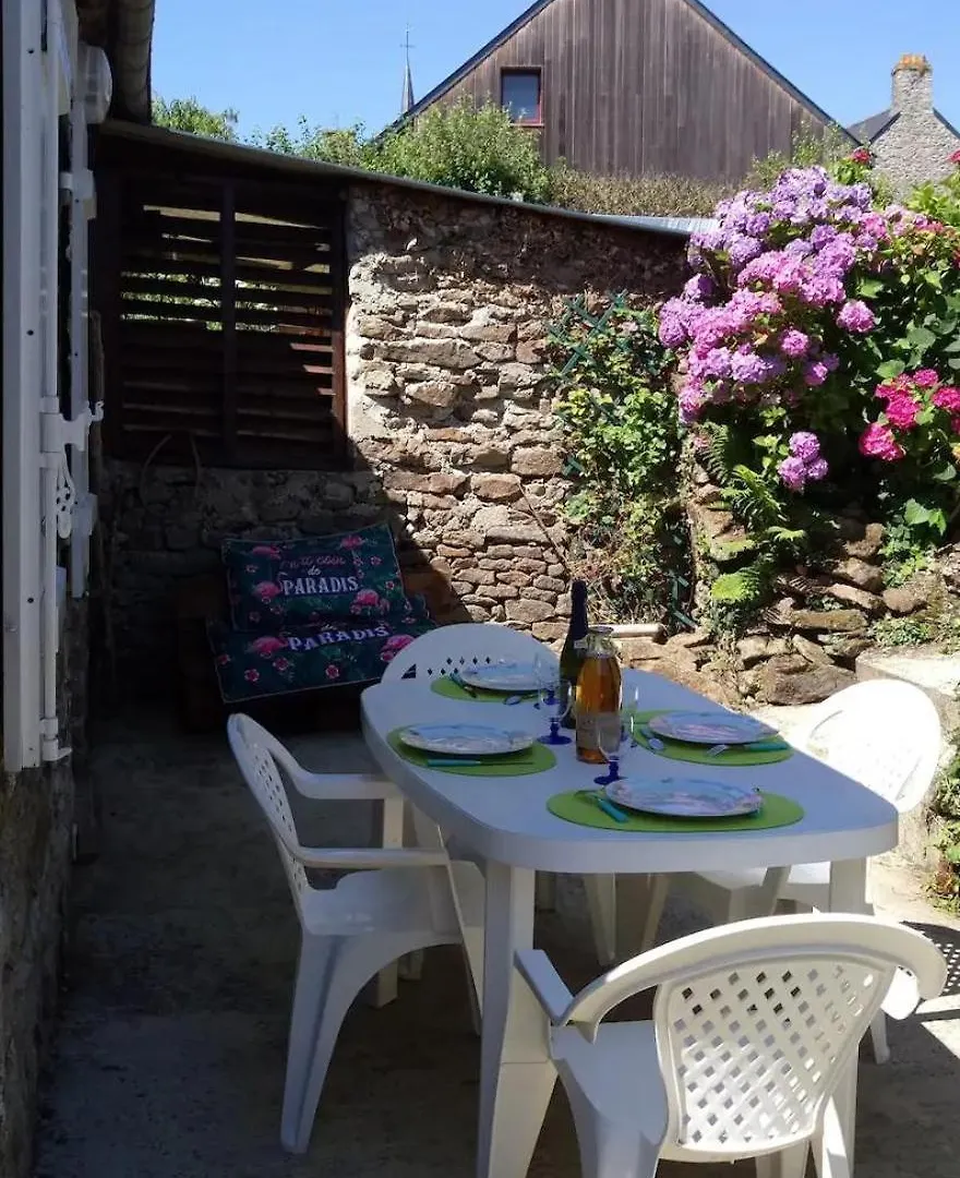 Holiday home Maison Pres De La Rance Dans Un Village Taden